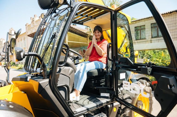 Ukraine's First School for Female Construction Equipment Operators: Empowering Women in the Construction Industry